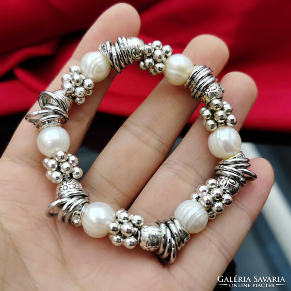 Silver bracelet with natural freshwater pearls