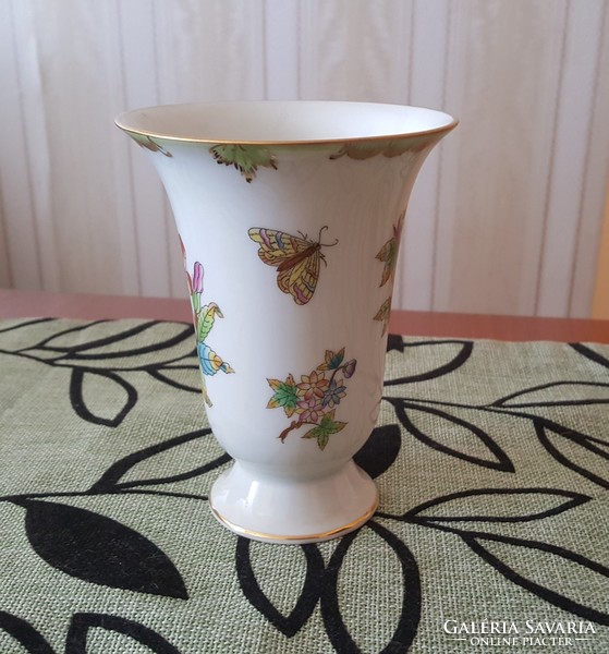 Herend vase with Victoria pattern for sale