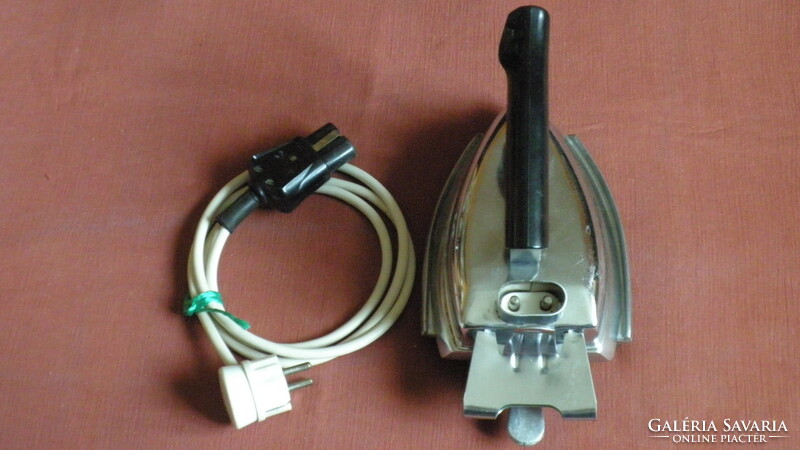 Elekthermax iron, with washer, earthed plug, 1987. Working