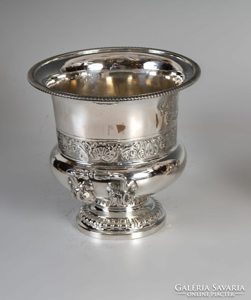 Silver ice bucket with seashell decoration