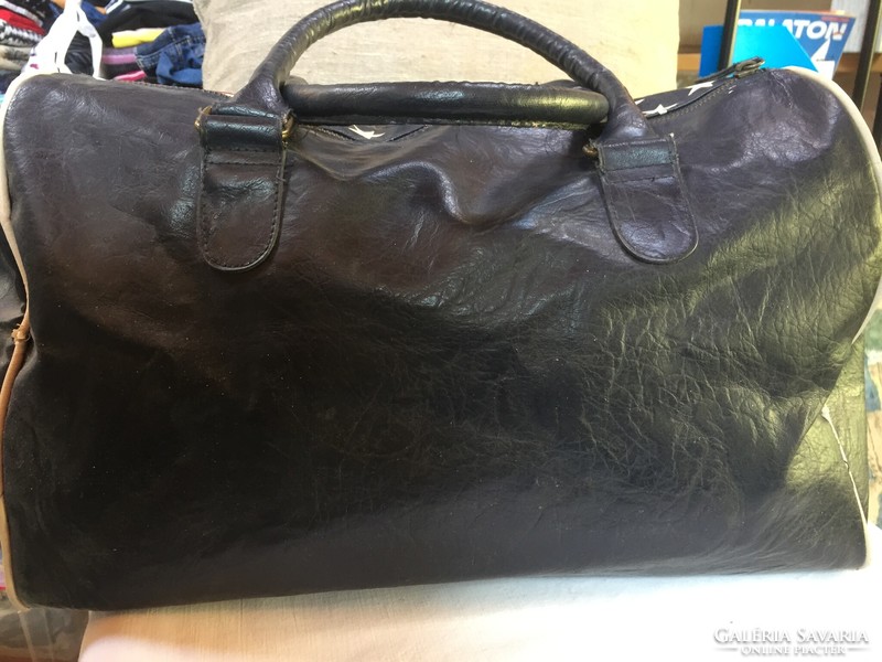 Leather effect travel bag