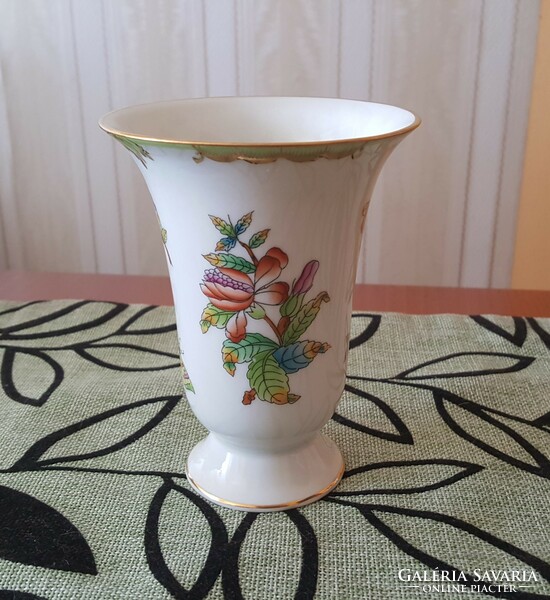 Herend vase with Victoria pattern for sale