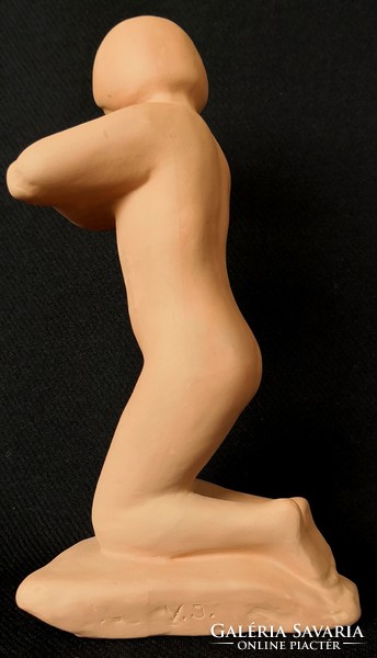 Dt/233 - jelena of danger - kneeling nude, glazed terracotta figurine
