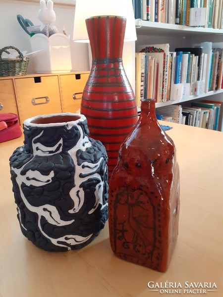 Perhaps a pond head striped retro ceramic vase