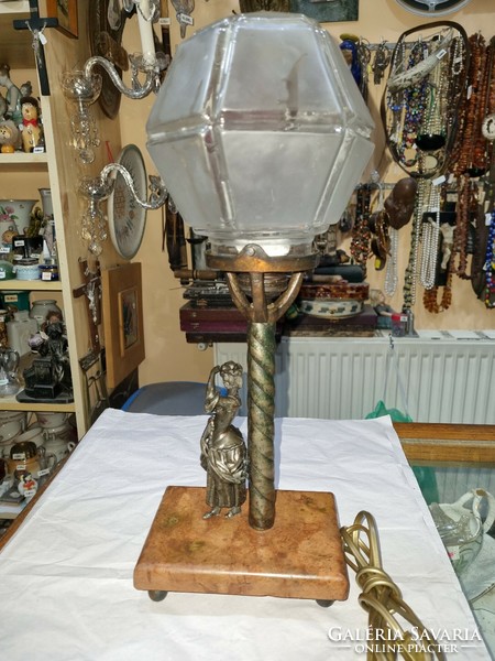 Régi Felújított figurális asztali lámpa