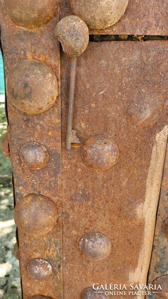 Antique iron chest, safe, safe, ship chest