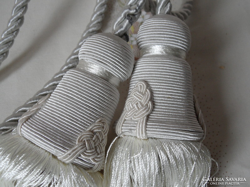 Curtain cord 2 pcs. With a larger tassel