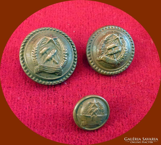 Rákosi period military uniform and railway buttons. 3 pcs. N37