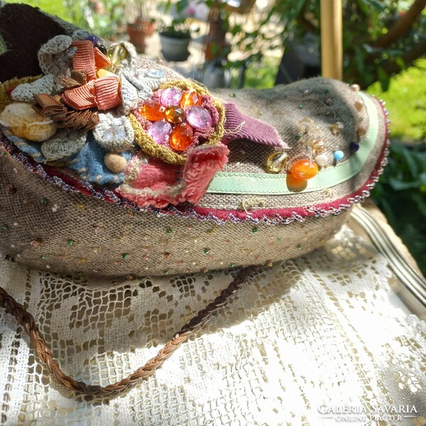 Small handbag made of material with flowers - English brand Accessorize