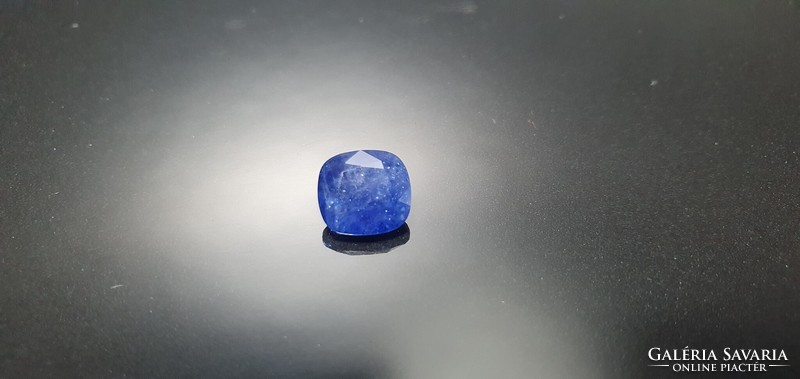 Royal Blue Sapphire Ceylon Silan Sapphire 2.33 Cts. With certification. With free postage.