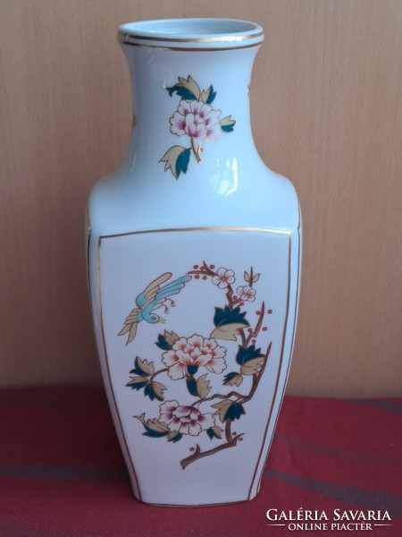Flawless, large-sized, hand-painted vase with a rare floral pattern from Hölloháza