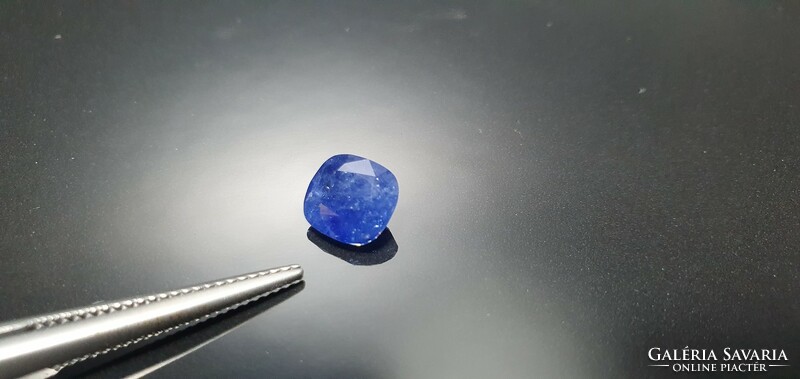 Royal Blue Sapphire Ceylon Silan Sapphire 2.33 Cts. With certification. With free postage.