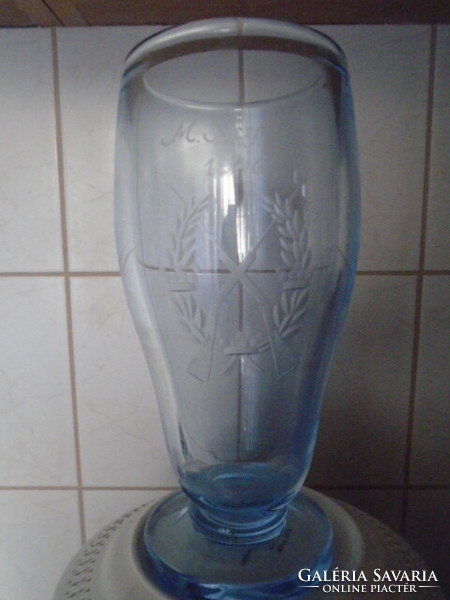 1946. Perhaps a military commemorative vase from Bol, Scandinavian with base, in perfect display case condition