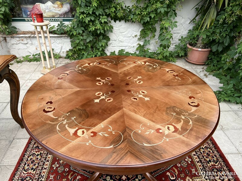 Antik stílusú intarziás étkező / tárgyaló asztal 4/6 db kárpitozott karfás székkel