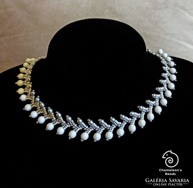 "White and Silver Beading Necklace" fehér-ezüst színű gyöngyfűzött nyakék