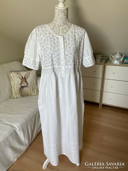 Beautiful white embroidered, beeswax women's nightgown, 100% Indian cotton