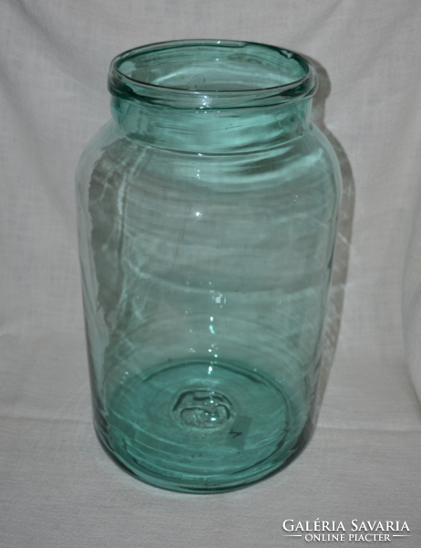 Old large storage jar 01