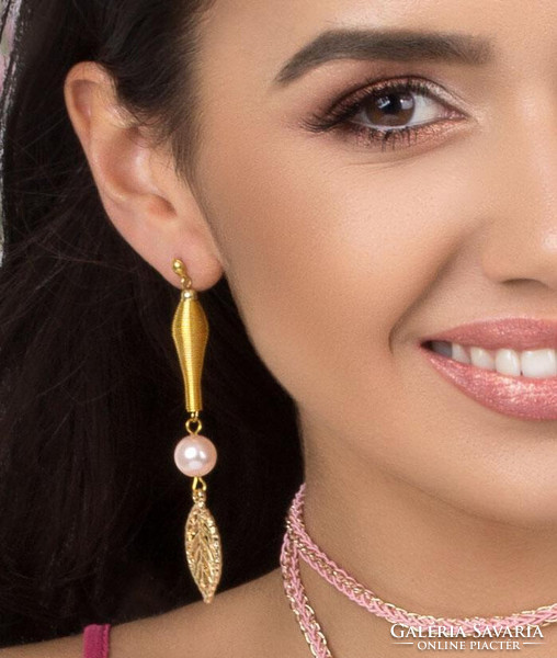 Gold-colored earrings, light pink glass beads with gold-colored spindle-shaped metal and leaf.