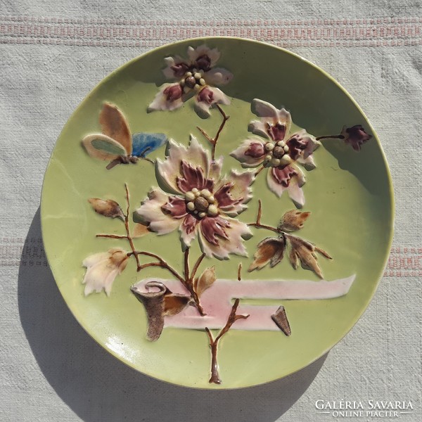 Znaim (xixth century) style wall plastic majolica decorative bowl, 27 cm diameter, restored