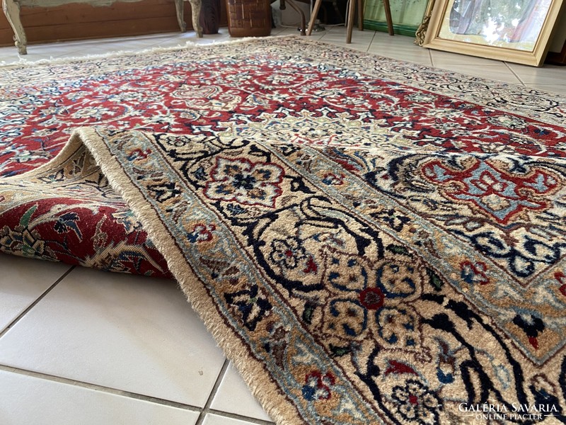 Hand-knotted nain Persian rug 200x310