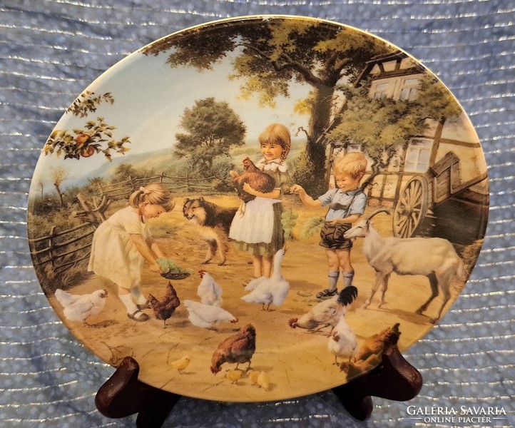 Gyerekek a baromfiudvarban porcelán tányér, dísztányér, falitányér (L3827)