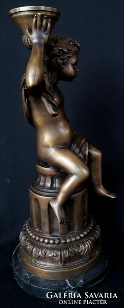 DT/244 – Albert Ernest Carrier Belleuse felirattal Kerubos bronz gyertyatartó