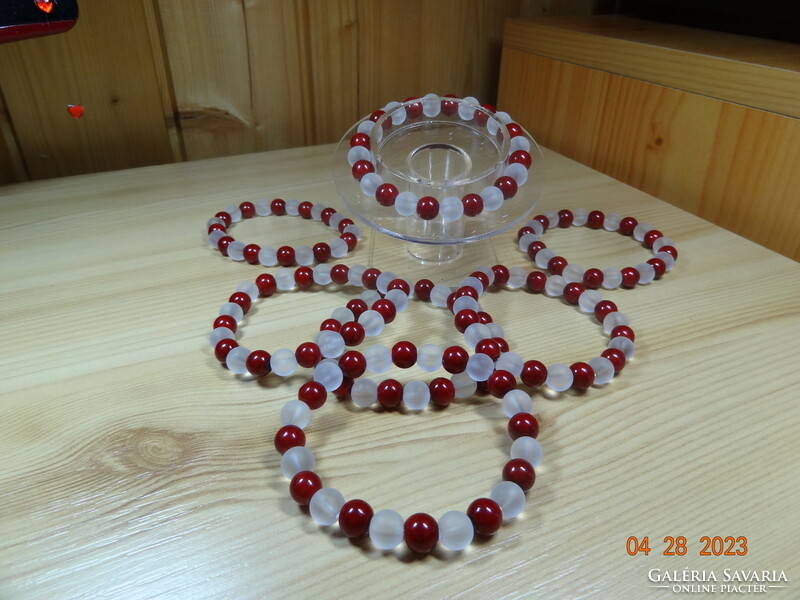 Bracelet made of quality red glass beads and matte crystal beads.