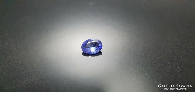 Tanzanite 1.09 Cts. Oval shape. With certification.