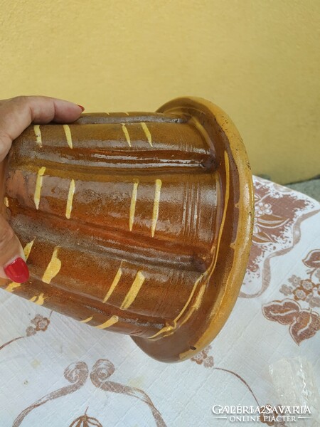 Kerámia kuglóf sütő , egy kis hibával , barna színben 23 x 14 cm eladó!