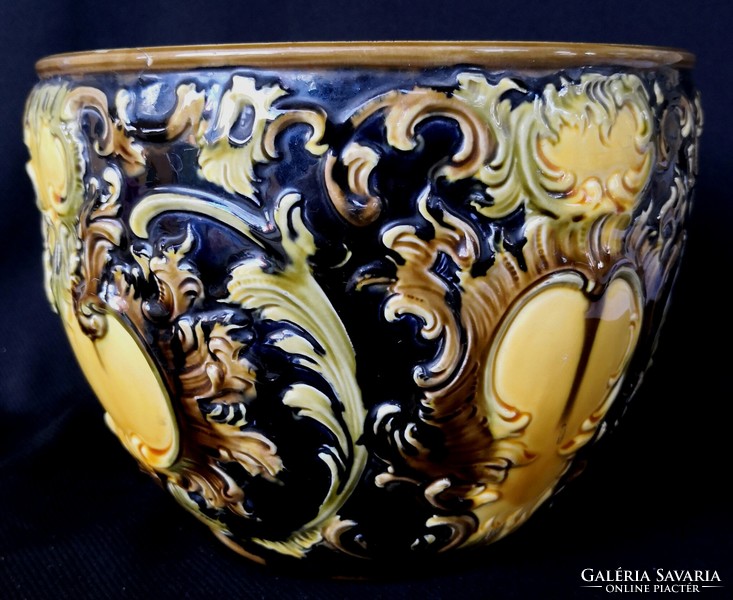 Dt/242 – j.D.B. (Julius dressler biela) painted, glazed majolica flower pot