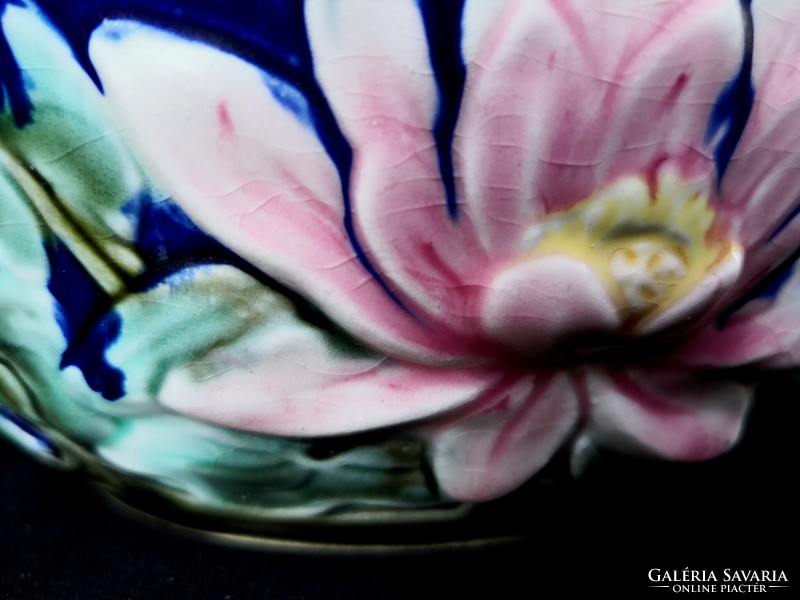 DT/243 – Szecessziós virágdíszítésű festett, mázas majolika virágkaspó