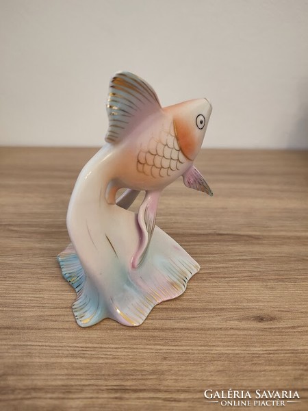 Hollóházi fátyol hal porcelán szobor