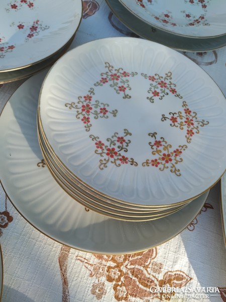 Porcelán étkészlet ritka mintával eladó!GDR Henneberg 6 személyes  étkészlet eladó!