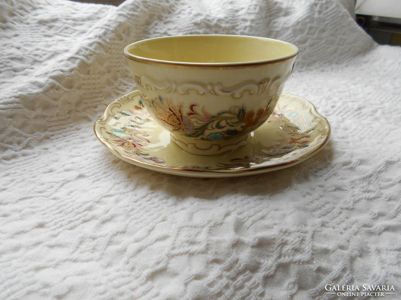 Zsolnay porcelain - tea cup with saucer - hand painting - gold contour (for slac buyers)
