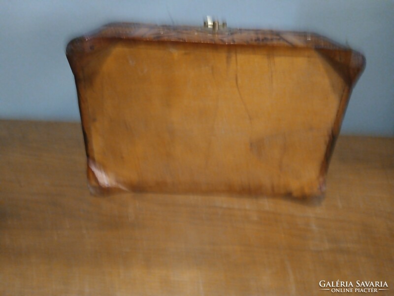 Carved copper veined jewelry box. Negotiable