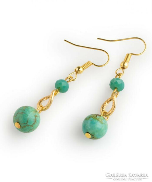 Jewelry set made of green howlite mineral, very beautiful.