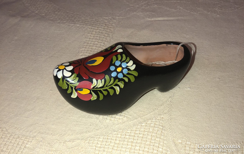 Ceramic slippers with Kalocsa pattern (hand painted)