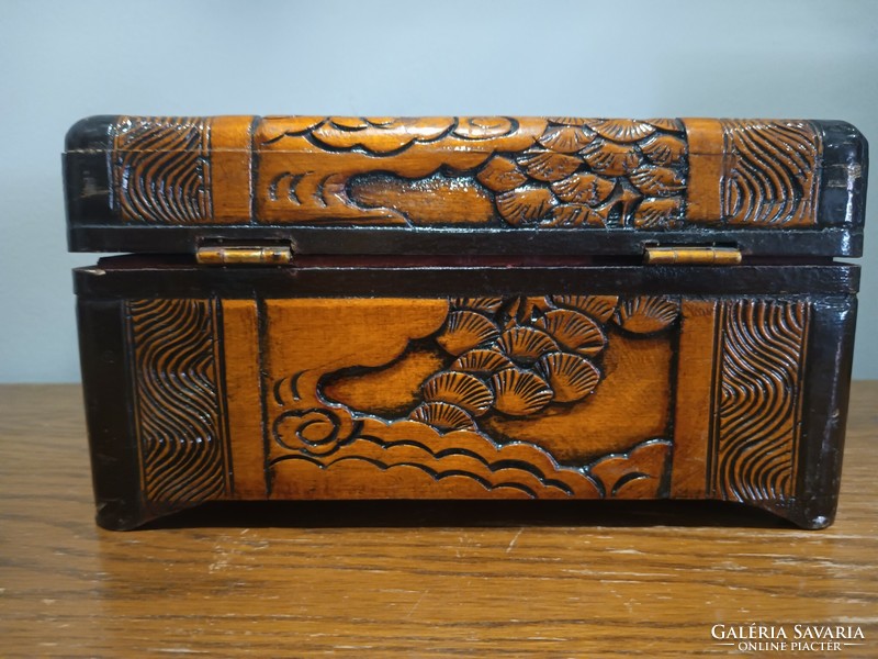 Carved copper veined jewelry box. Negotiable