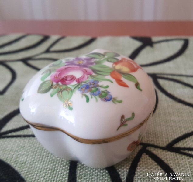 Heart-shaped bonbonier with floral pattern from Herend