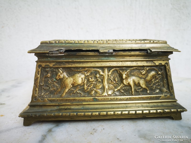 Antik vadász jelenetes zárható bronz dob ládika ékszertartó dobozka