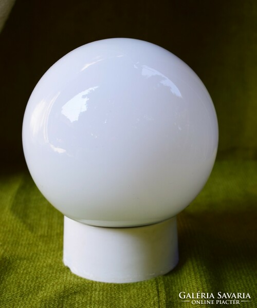 Wall lamp retro spherical shade, plastic lamp body 15.5 x 19.5 cm