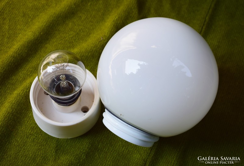 Fali lámpa retro gömb búra , műanyag lámpatest 15,5 x 19,5 cm