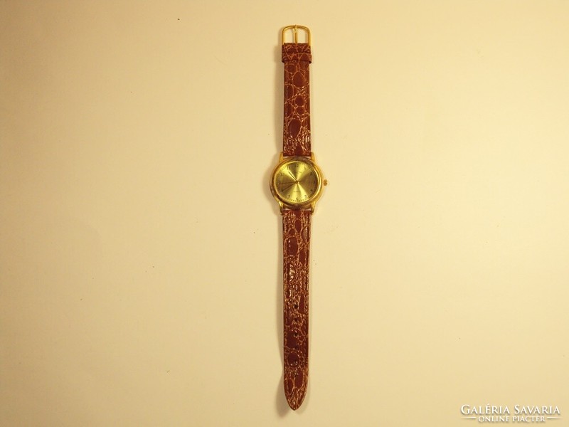Retro old clock wristwatch exacta quartz