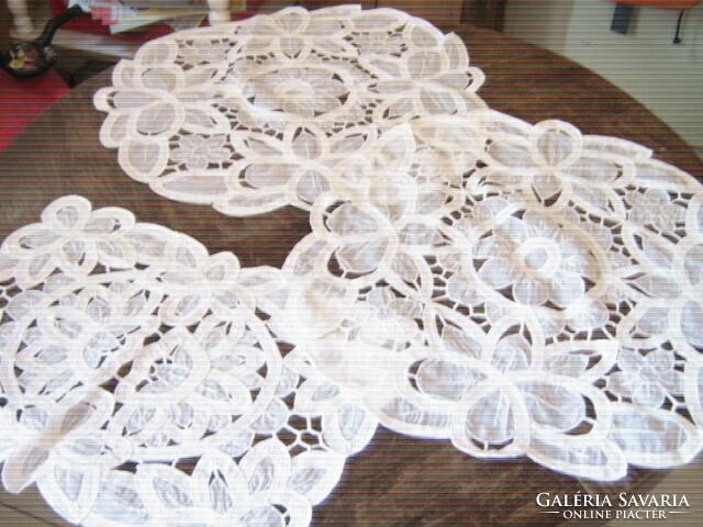 Cute sewn tulle lace tablecloth