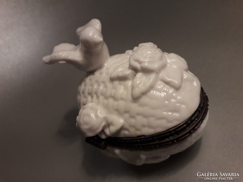 Ring holder dove shaped porcelain box with metal fittings