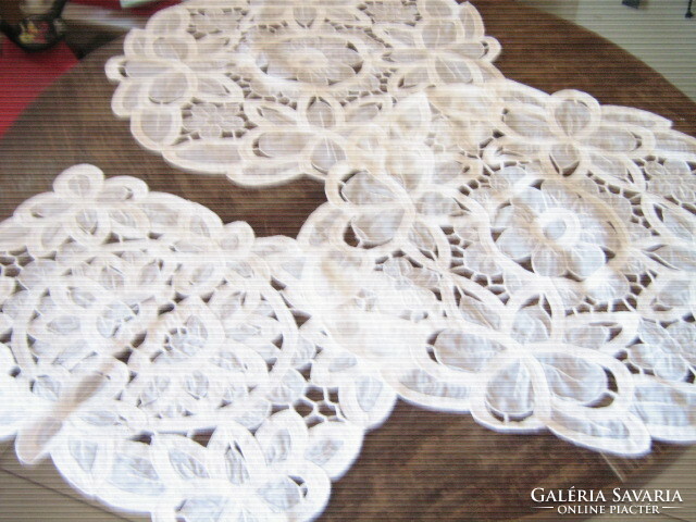 Cute sewn tulle lace tablecloth