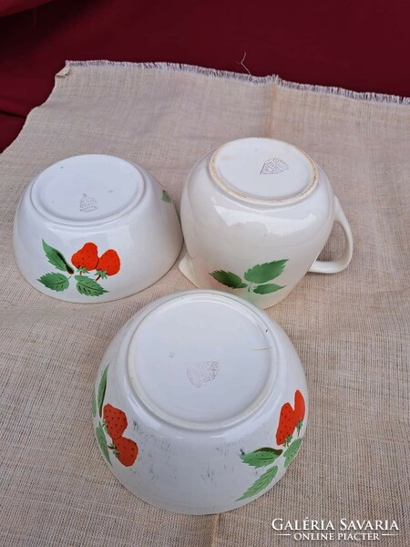 Granite strawberry fruit bowls bowls cream pouring nostalgia piece, rustic decoration,
