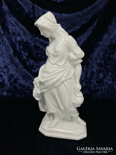 Nagyméretű hófehér Herendi "Korsóval vizet hozó Anya gyermekével" porcelán figura - Cz