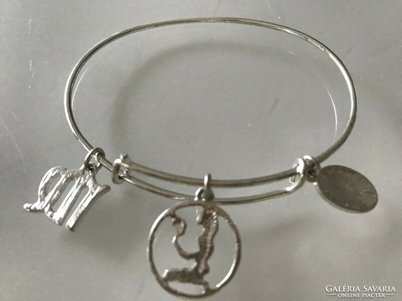 Silver-plated filigree bracelet with three Virgo zodiac pendants, 7 cm inner diameter