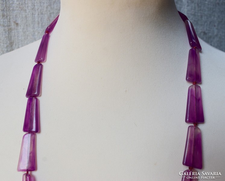 Régi nyaklánc retro bizsu 72 cm lila műanyag gyöngyökkel ékszer